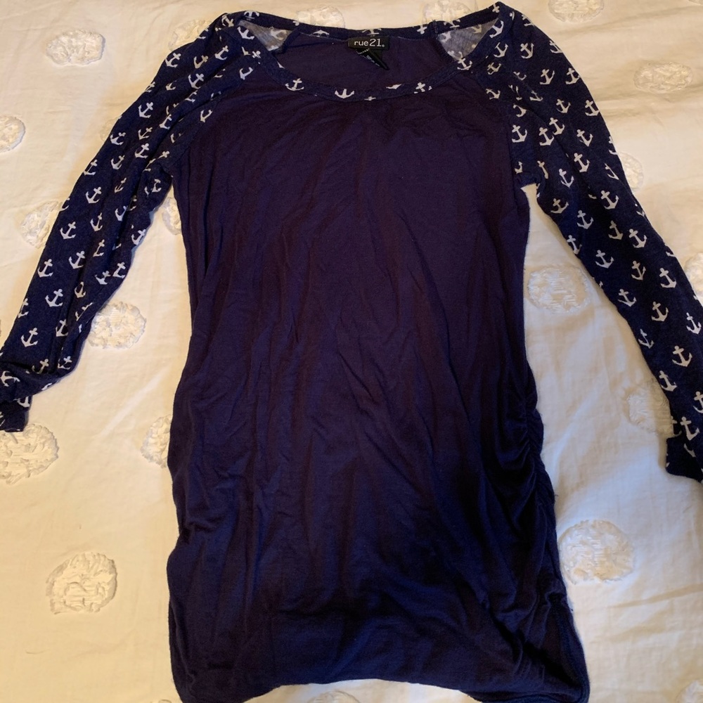 Women’s blue anchor top